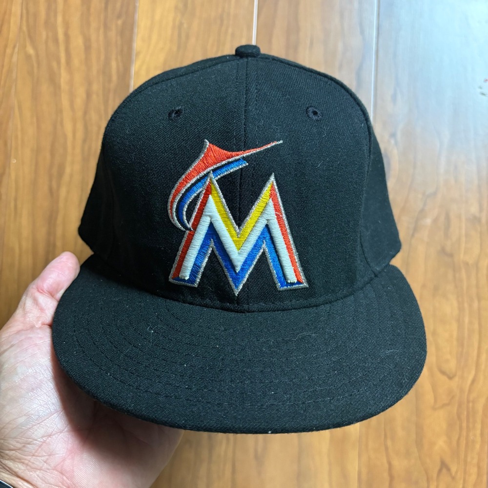 New Era 59FIFTY Miami Marlins Fitted Hat Black MLB On-Field Cap Size 7 3/8